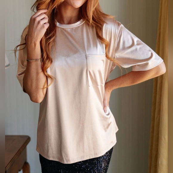 🌟7/25$ Boutique One Eleven North Oversized Champagne Satin Top - Picture 2 of 6